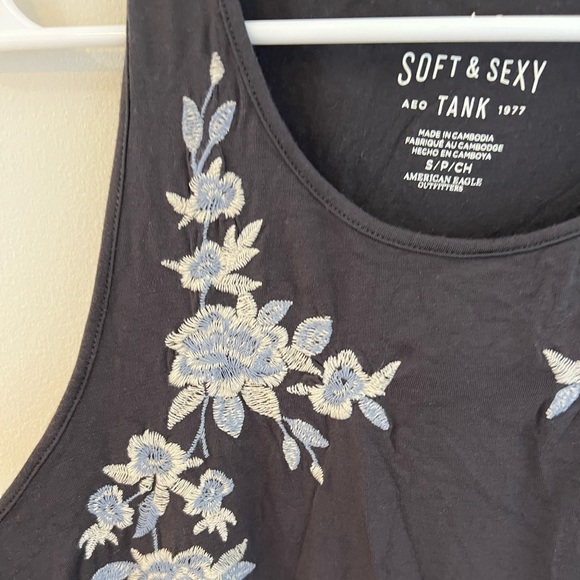 Super soft embroidered American eagle tank - Do not fit into anymore - Picture 2 of 2